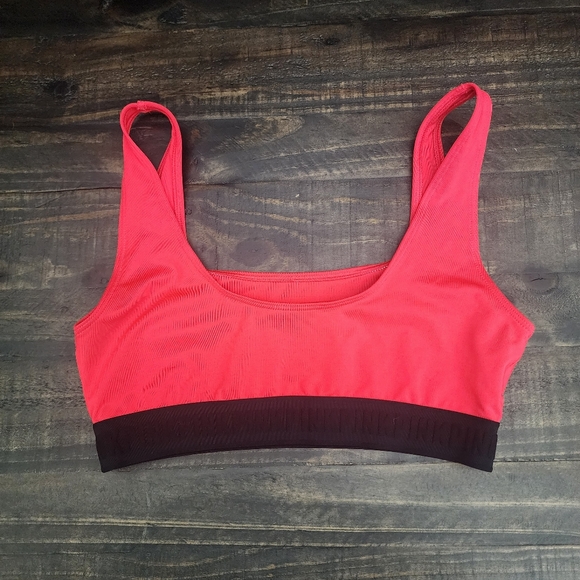 ⭐ VS Pink ultimate sports bra - Picture 2 of 6